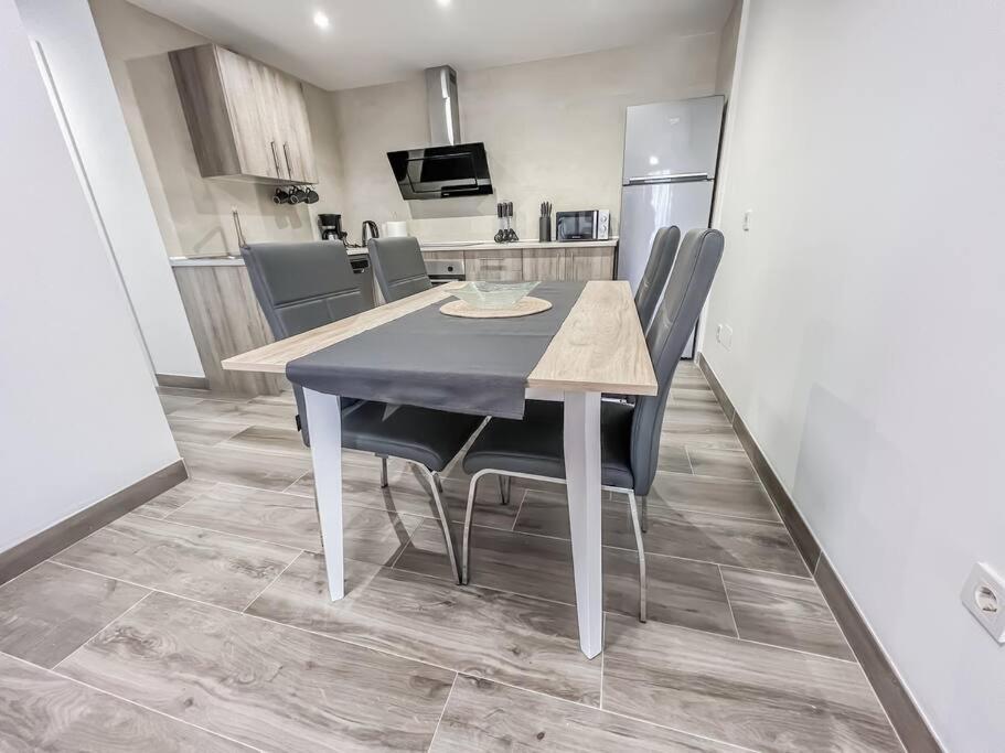 Modern 2 Bed Apartment With Pool In פריחיליאנה מראה חיצוני תמונה