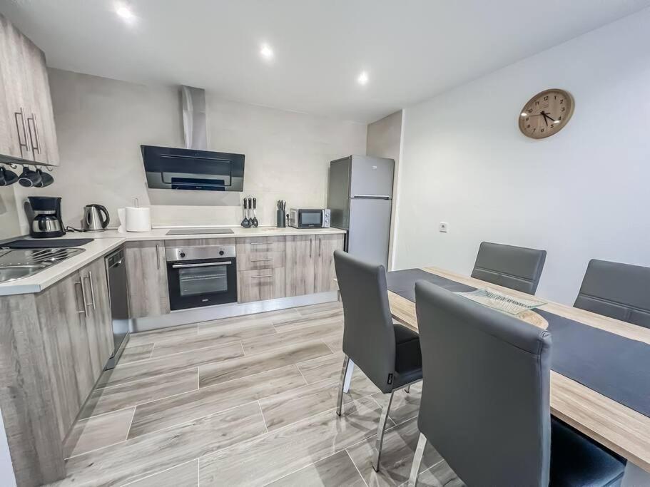 Modern 2 Bed Apartment With Pool In פריחיליאנה מראה חיצוני תמונה