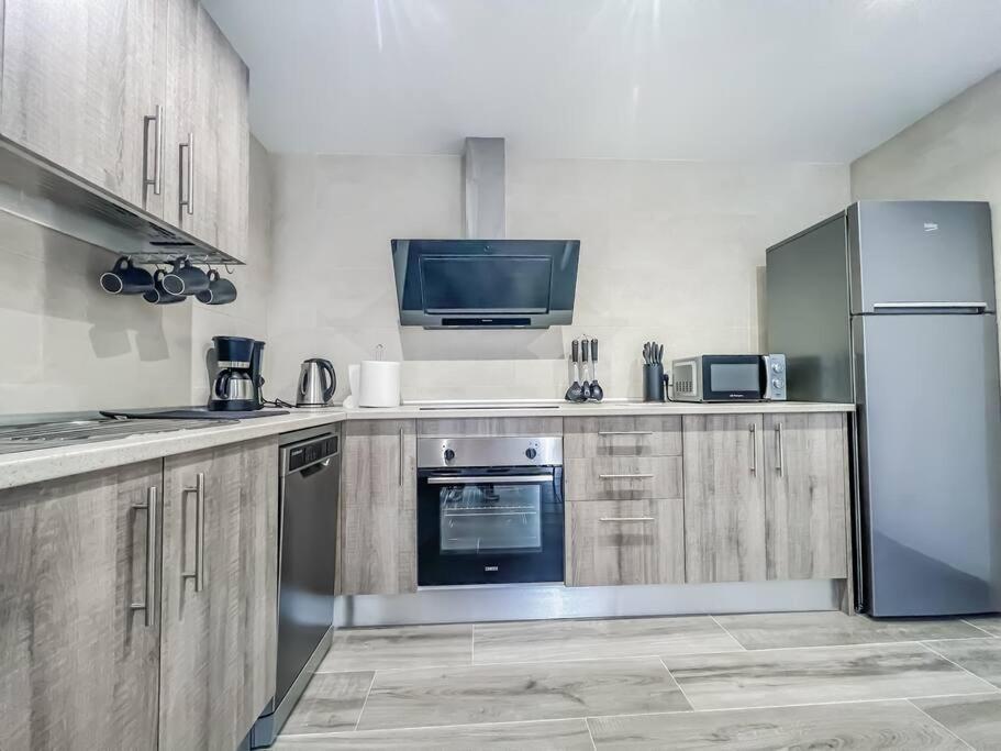 Modern 2 Bed Apartment With Pool In פריחיליאנה מראה חיצוני תמונה