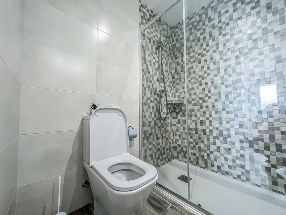 Modern 2 Bed Apartment With Pool In פריחיליאנה מראה חיצוני תמונה