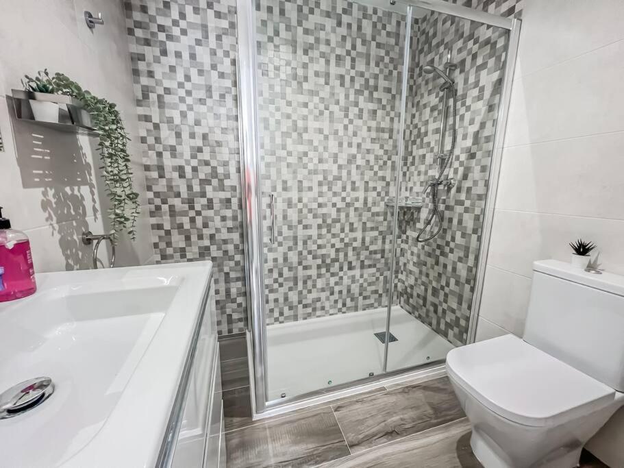 Modern 2 Bed Apartment With Pool In פריחיליאנה מראה חיצוני תמונה