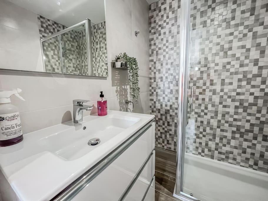 Modern 2 Bed Apartment With Pool In פריחיליאנה מראה חיצוני תמונה